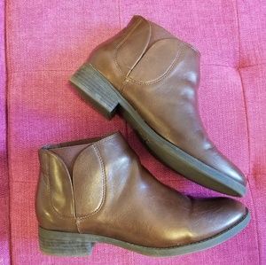 Unisa brown booties 8.5